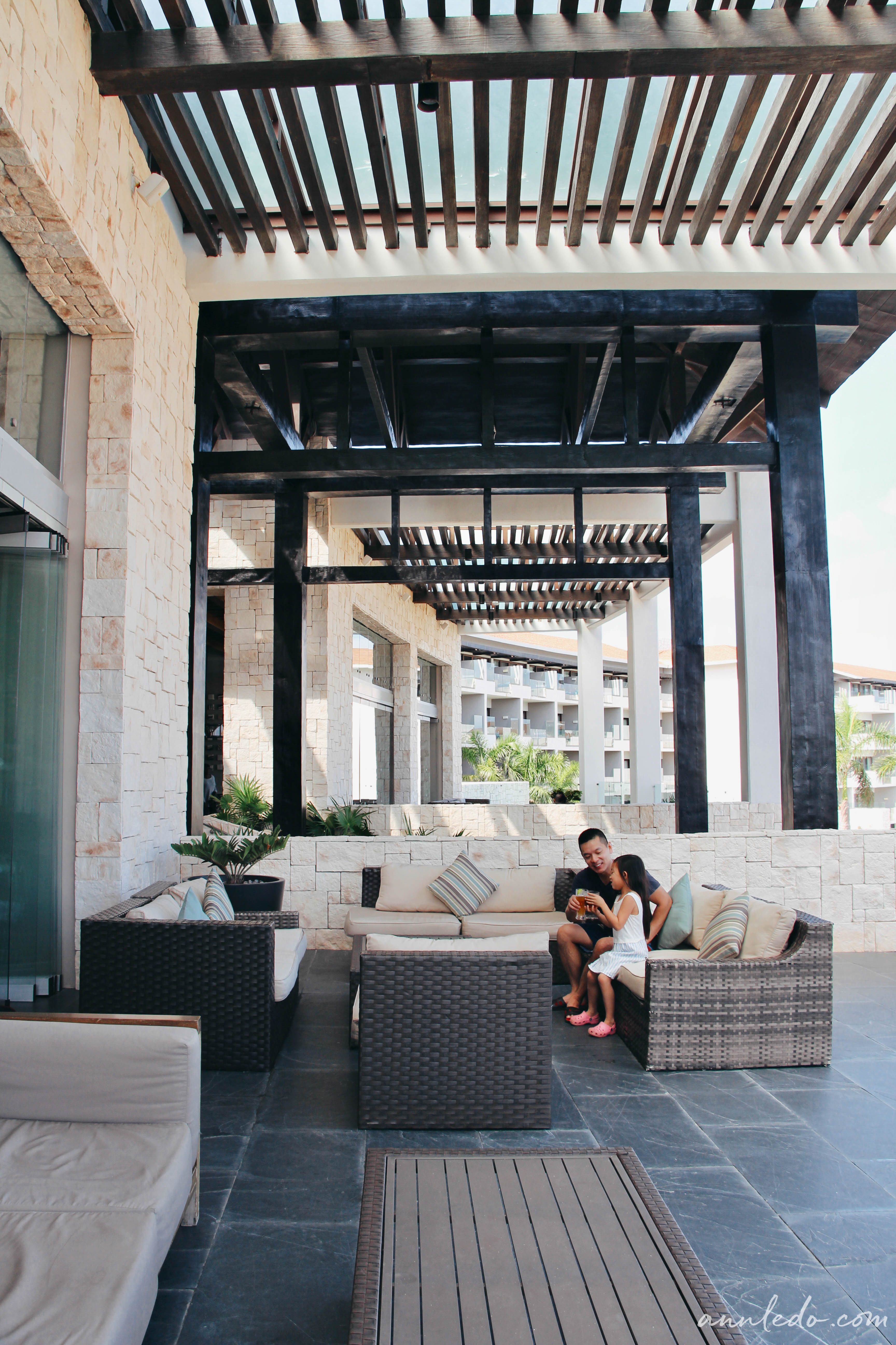 Luxurious lobby and bar at Dreams Playa Mujeres Golf & Spa Resort.