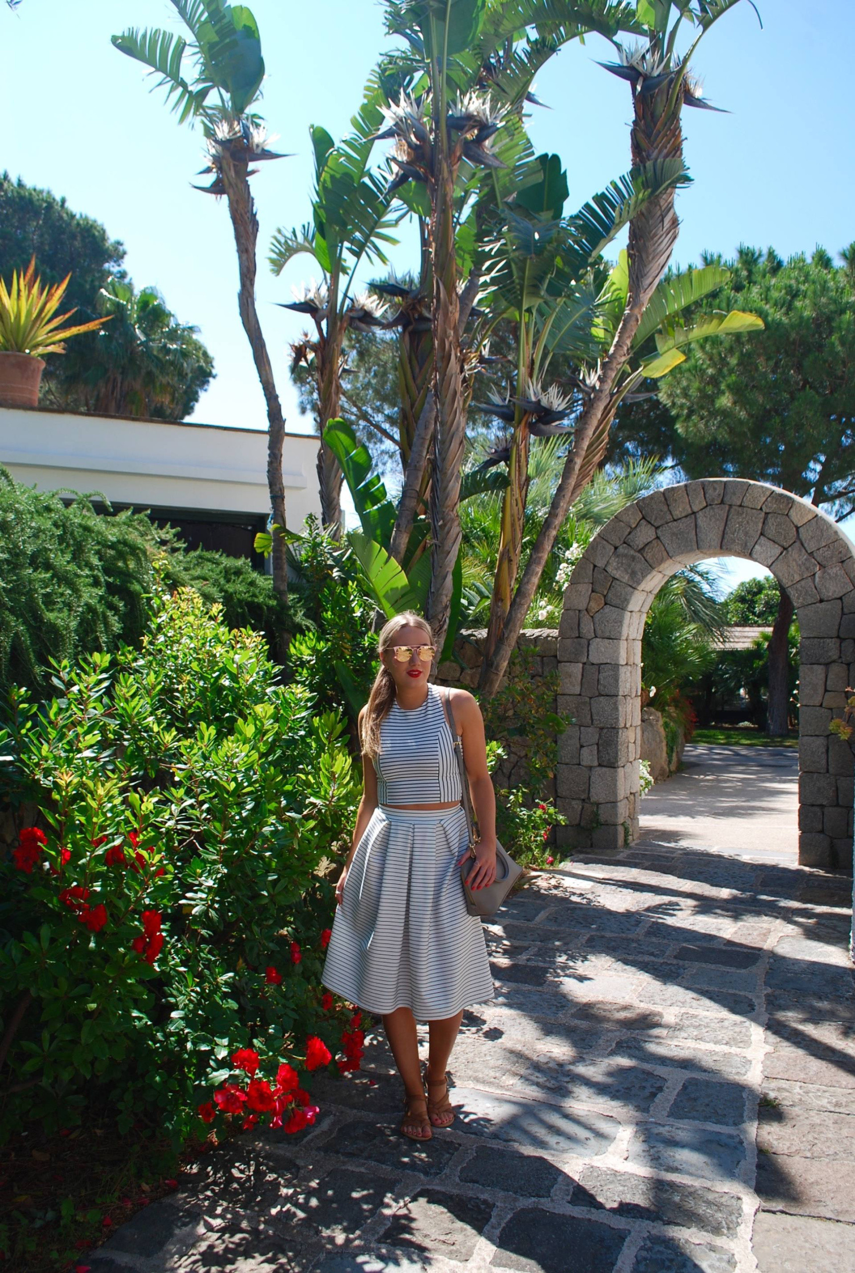 Botania Relais & Spa Ischia entrance covered in vines.