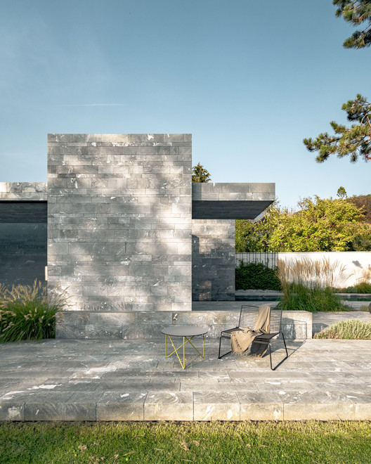 Side view of the Spa Pavilion displaying the minimalist architectural design