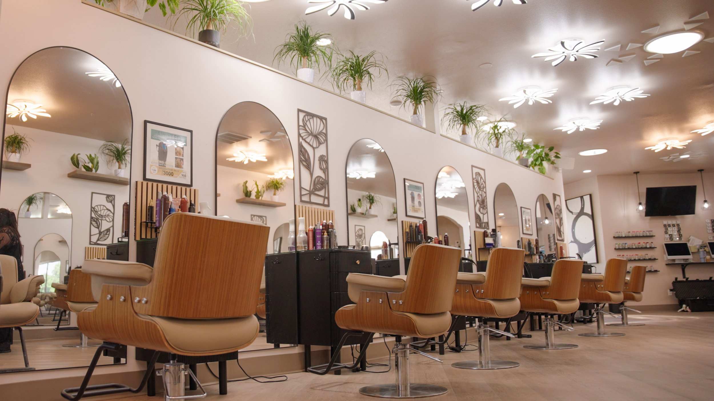 Salon Foushee & Spa receptionist area